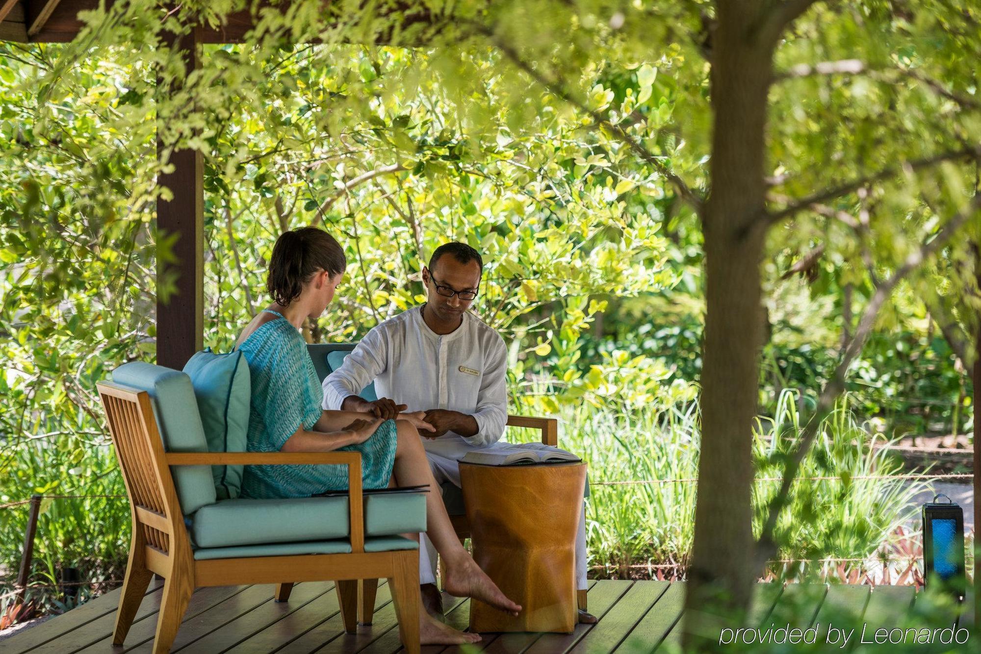 Four Seasons Resort Maldives At Landaa Giraavaru Baa Atoll Exterior photo