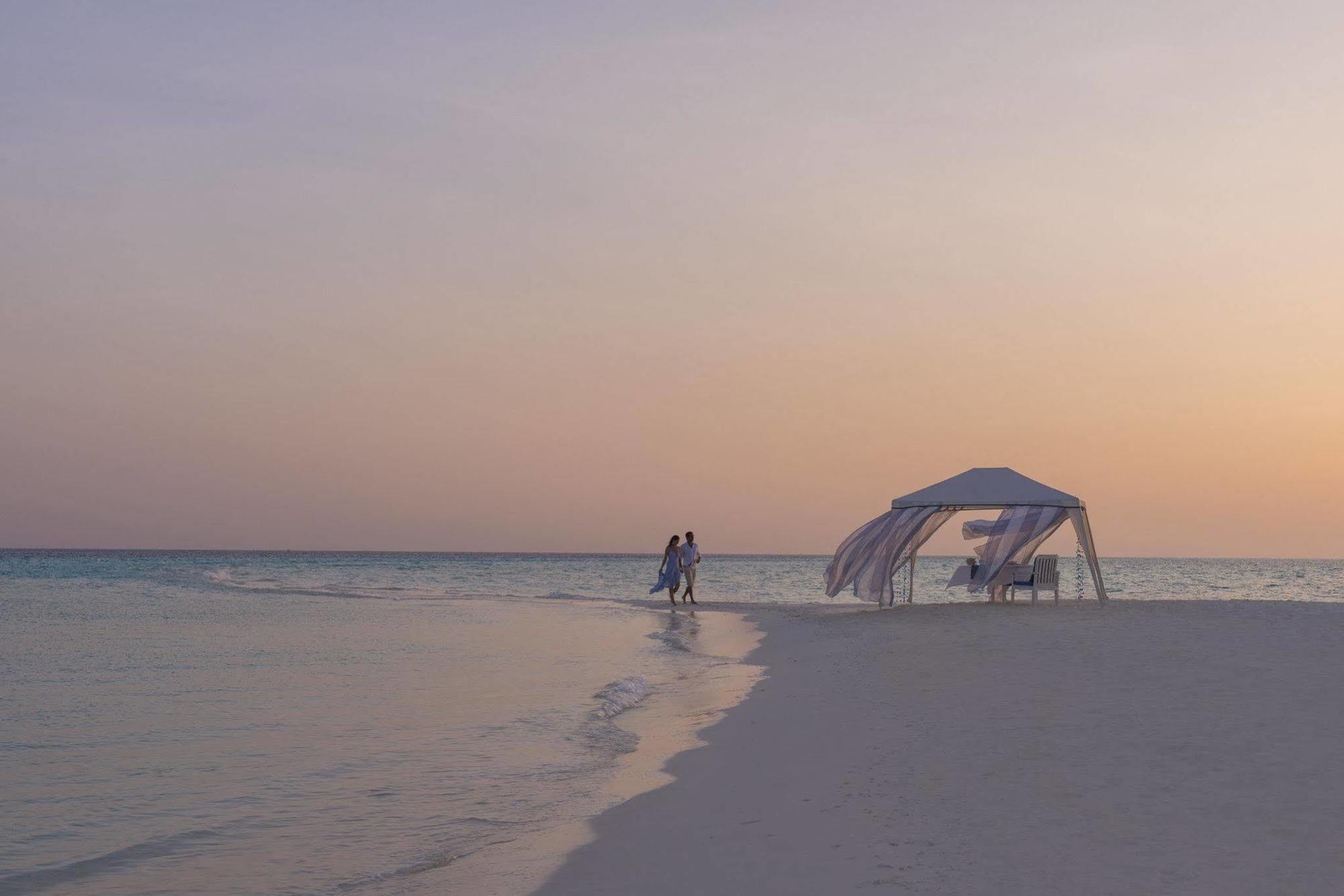 Four Seasons Resort Maldives At Landaa Giraavaru Baa Atoll Exterior photo